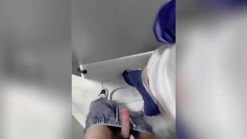 【兄妹乱伦】女厕强操白虎表妹求我快点干 预览截图 10