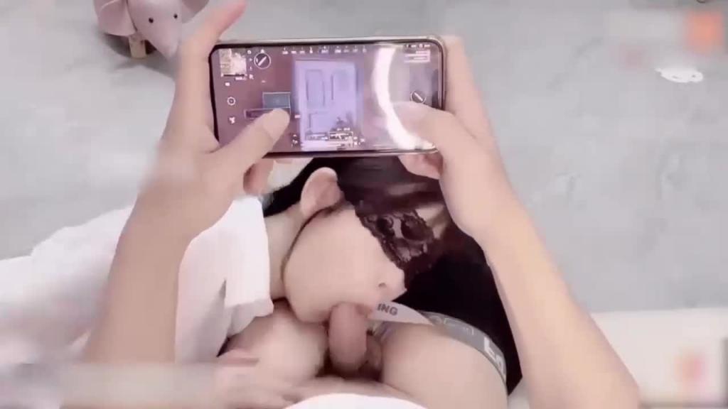 天花板级别小萝莉粉色情人不一样的吃鸡 预览截图 3