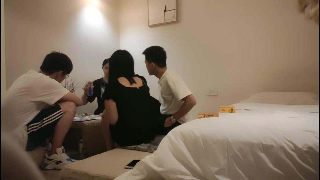 【换妻巨作】你老婆好主动啊,淫乱对白!超级刺激! 预览截图 4