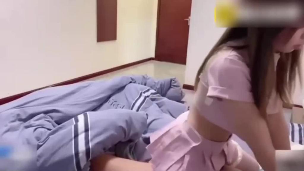女神小桃 粉色 JK 护士服隔离勾搭，被小哥无套内射 预览截图 9