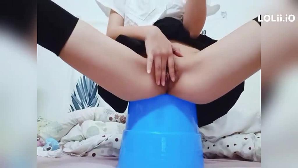 完全洗脑调教反差高中小母狗自慰嫩逼和小菊花洗脑 预览截图 3