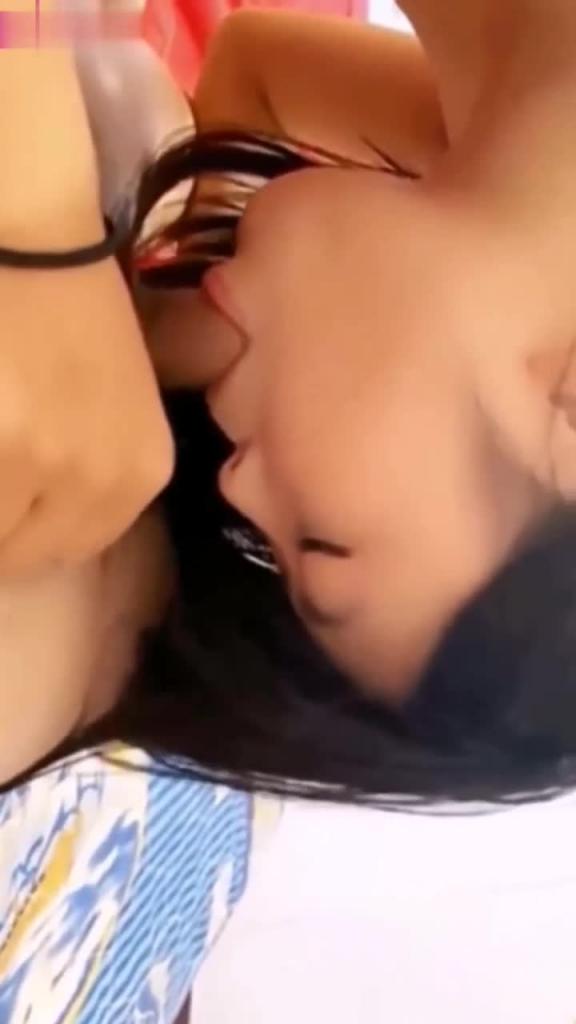 兄妹乱伦清纯可爱大二骚萝莉放假回家被哥哥调教爆操内射! 预览截图 10