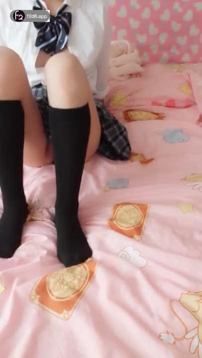 萌白酱。jk白虎自慰 预览截图 5