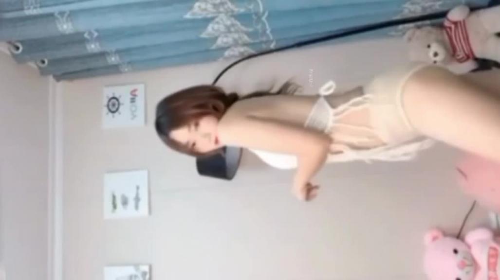 【主播热舞】花椒主播‘清纯美女艾莎’三点内射极品主播热舞诱惑 预览截图 8