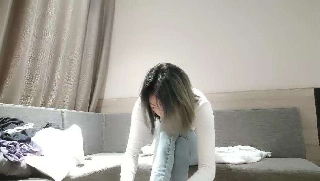 大神重金约炮良家少妇,初次下海,漂亮少妇的逼逼特写 偷偷拔套内射被发现。 预览截图 12