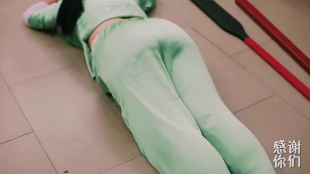 沉浸式暴力打板子😭虐待调教上海女友 王曼柔🇳古代中国刑法—杖刑打屁股㊙️全程惨叫屁股肉打烂乱颤【虐待调教SM性虐折磨】 预览截图 5