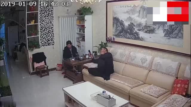 公公 有声完整版山东淄博·杨金光性侵儿媳门事件-儿子敲锣当街骂亲爹「打着吊瓶操儿媳 预览截图 1