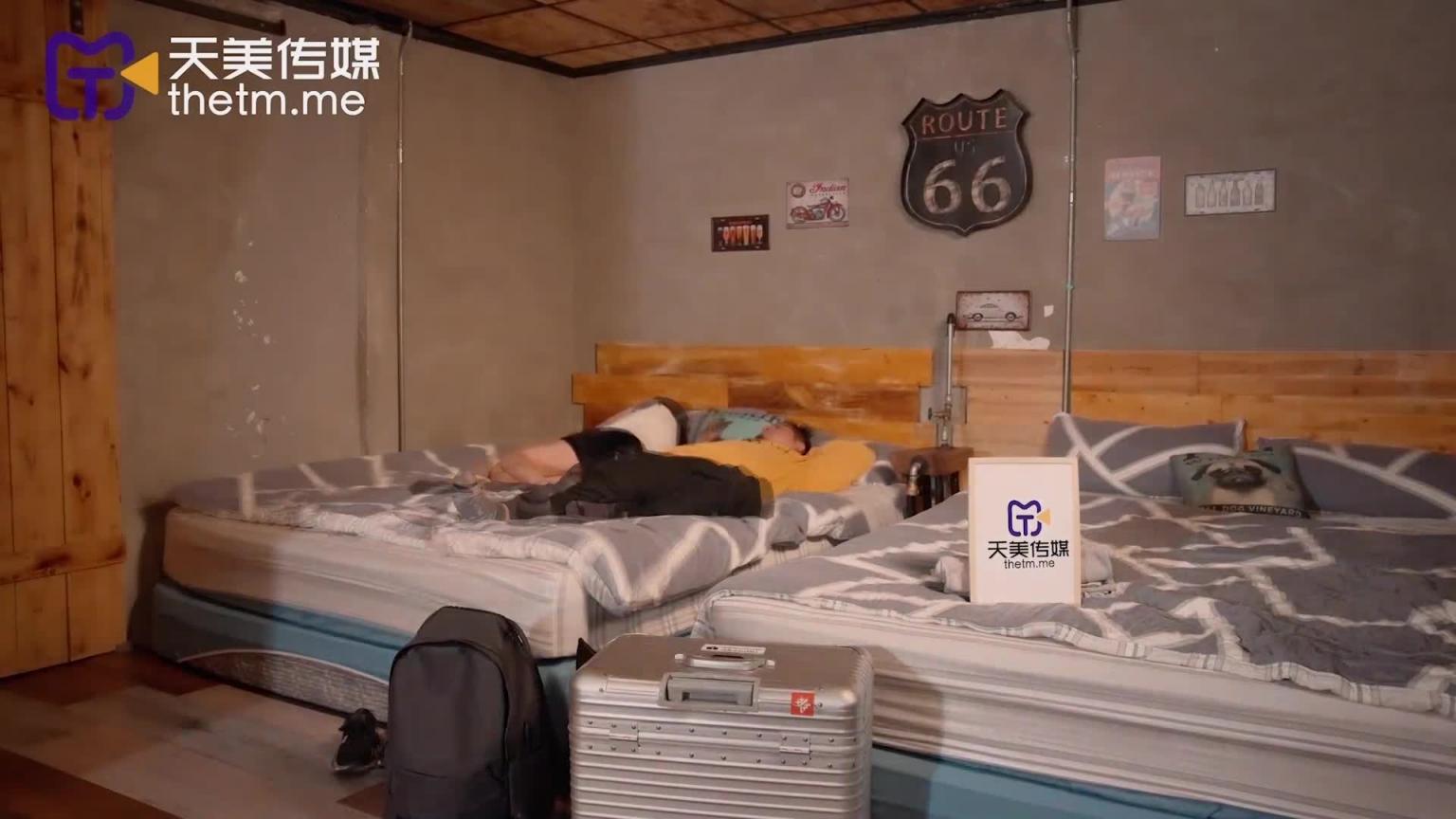 TMW055 四人通铺下给兄弟带绿帽 内射超会喷水朋友妻_正片 预览截图 1