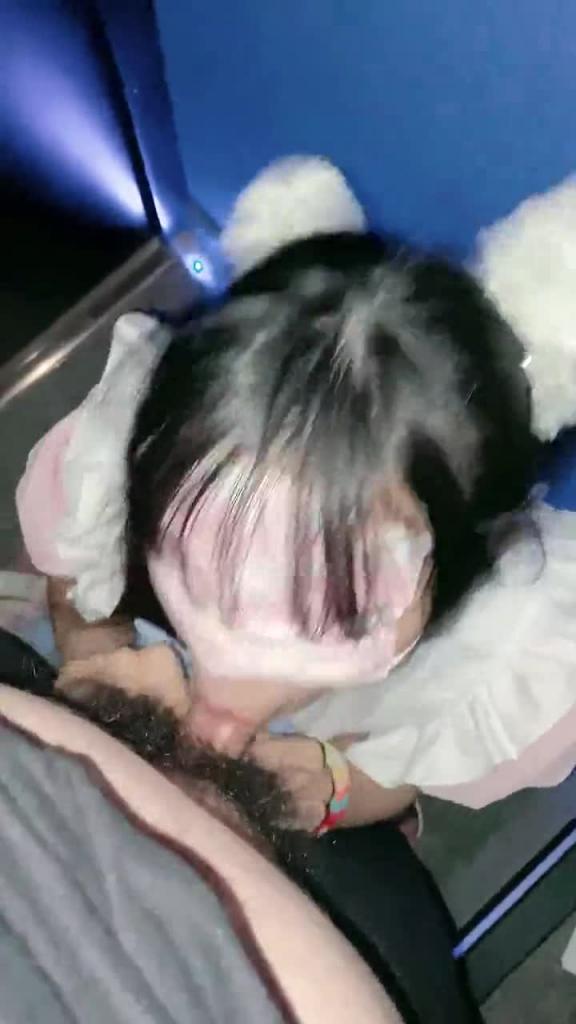 【极品萝莉-户外性体验】调教玩操制服萝莉小母狗，电影院做爱，摩天轮口爆，网吧JK跪舔，车震口爆，高清 预览截图 1