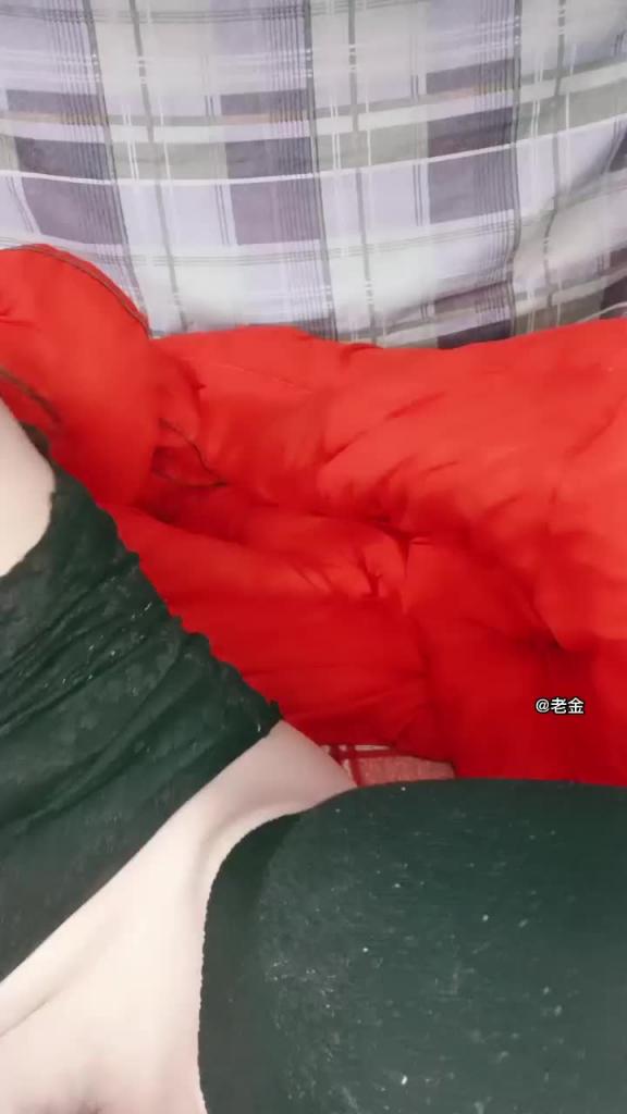 贵在真实,湖南农村留守少妇勾引公公偷晴,直播勾引公公吃2粒韦哥无套操她。 预览截图 10