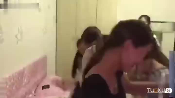 网曝校园抓奸 只因小姑娘和她男友有染 预览截图 5