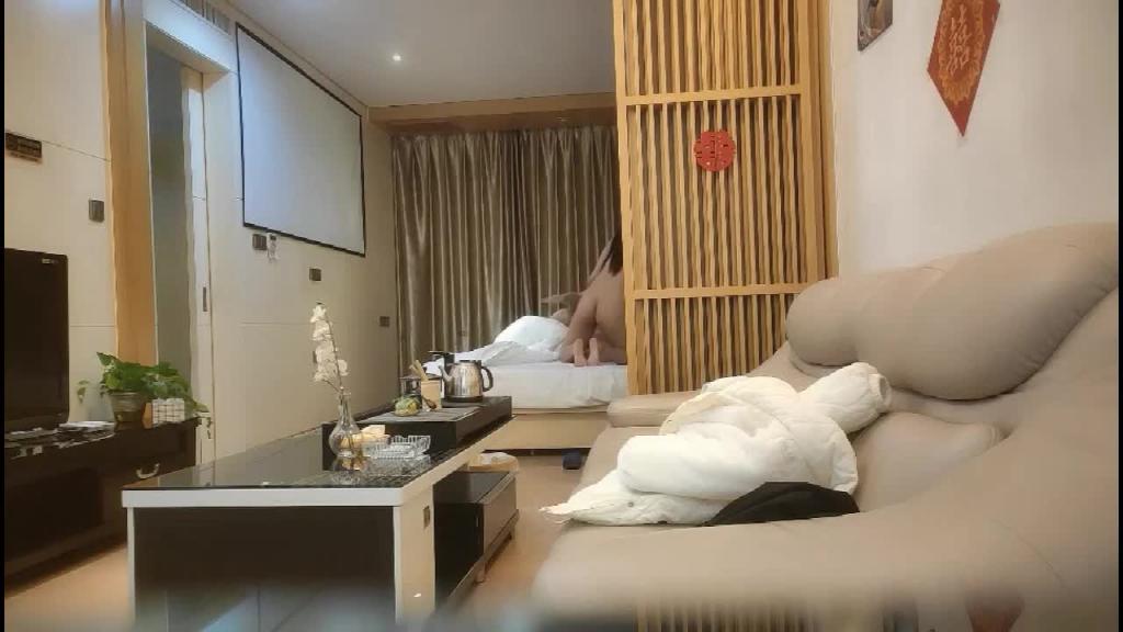 1/2极品20嫩妹 ，纤细美腿苗条身材 预览截图 4