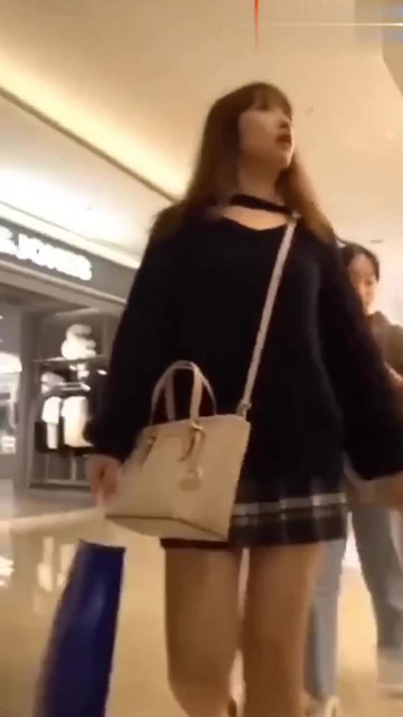 [偷拍裙底内裤合集]抄底JK少女裙底花式内裤美腿美臂 预览截图 2