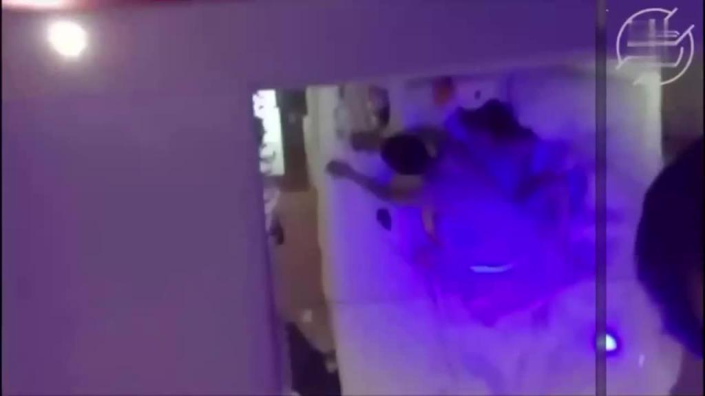 【乱伦日记】真实乱伦网红表妹专在抖音骗榜一 预览截图 9