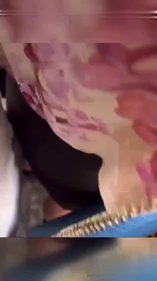 街射，精液射手上被发现还闻了一下 预览截图 8
