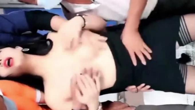 大奶反差主播苏妲己线下直播工地勾引三个老大爷性爱啪啪 预览截图 1