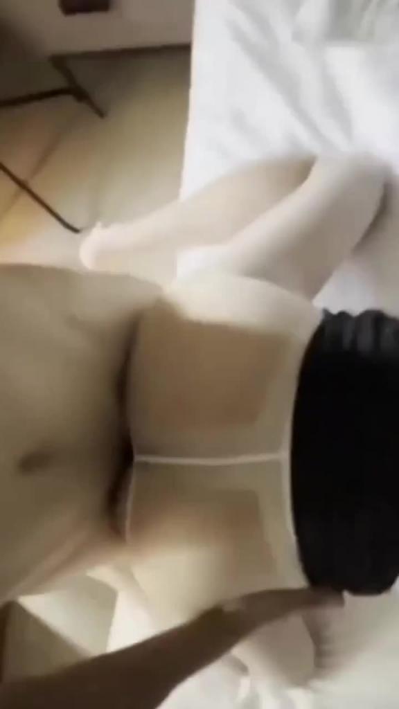 贵宾 暴力操逼才干一会小仙女受不了了一边,操逼一边喷尿,差点射我腿上 预览截图 10