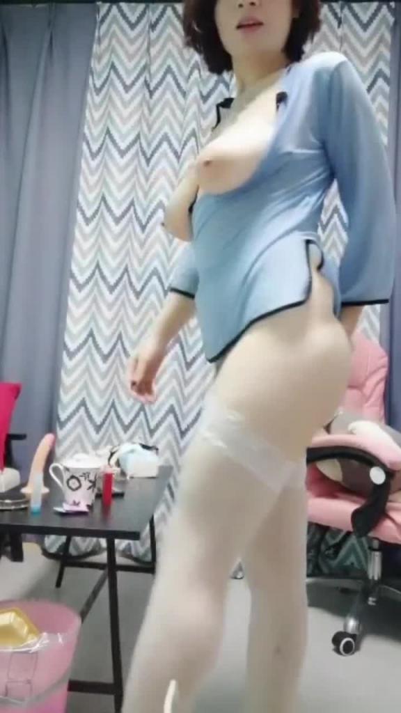 巨乳少妇情趣装白丝沙发自慰 预览截图 10