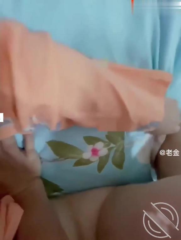 高中儿子趁爸爸不在家乱伦教师妈妈 预览截图 11