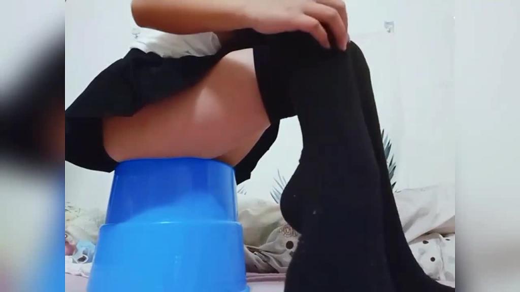 完全洗脑调教反差高中小母狗自慰嫩逼和小菊花洗脑 预览截图 4