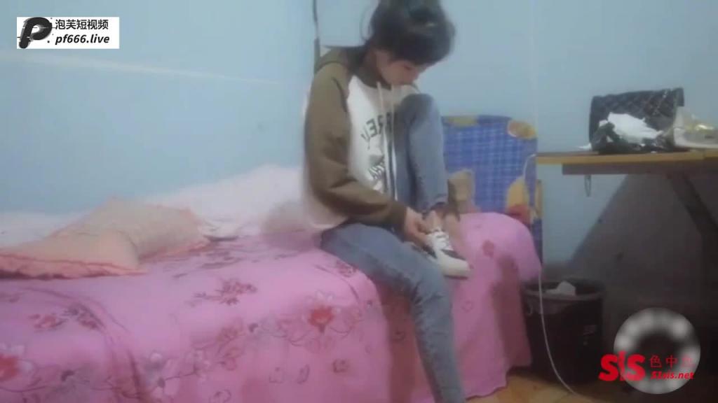 【真实父女乱伦】还不到70斤高中生女儿被后爸威胁强上你别装了我早就知道你不是处女了把屁股撅起来 预览截图 12