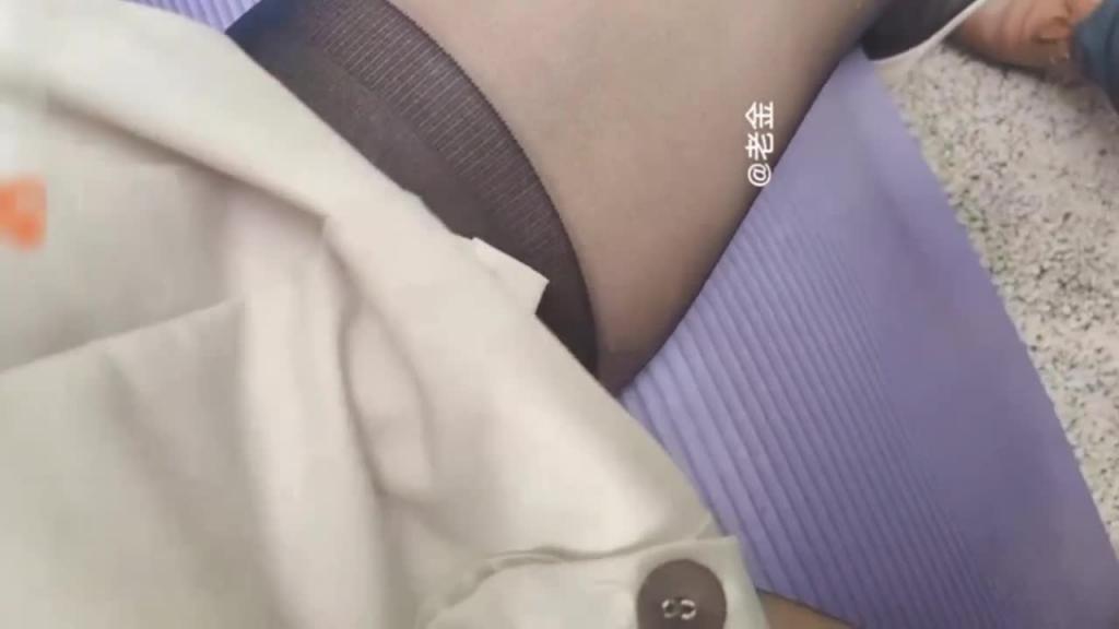 真实快手网红『芬姐』和公公乱伦视频曝光!网红少妇给榜一发和公公偷情视频4 预览截图 5