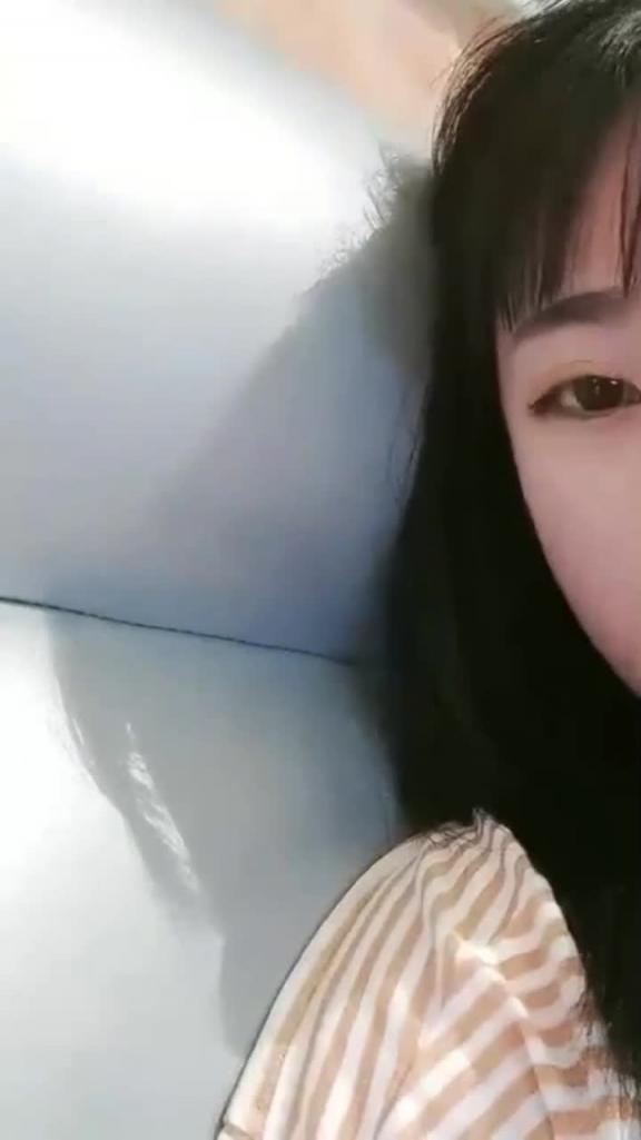 【童颜巨乳】两个萝莉妹子KTV唱歌厕所露奶口交 预览截图 9
