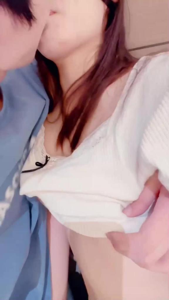 【超极品嫩妹】偶然饭局上认识的妹妹高二同学,私下加微信好不容易才哄出来 预览截图 1