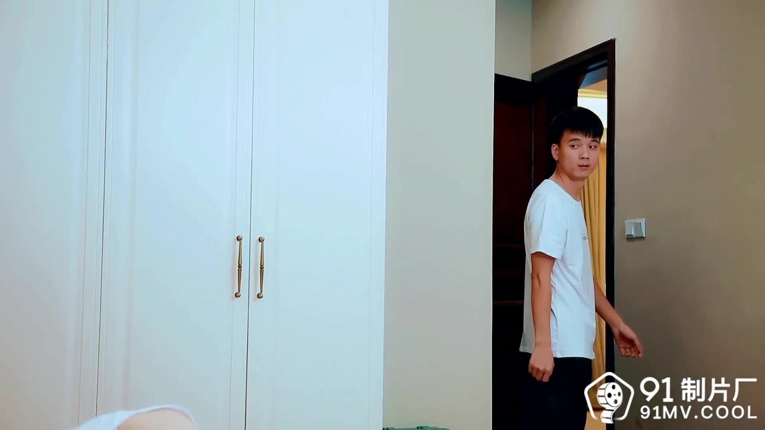 妻子助我升职/长腿人妻丝袜足交领导,甘心奉献请求内射淫穴-91制片厂 预览截图 3