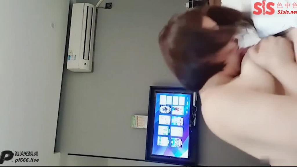 大奶舅妈勾引侄子乱伦 预览截图 3