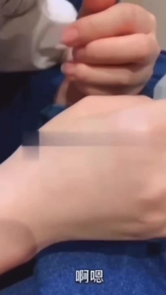 真实家庭乱伦勾引亲弟弟骚话对白要生孩子 预览截图 3