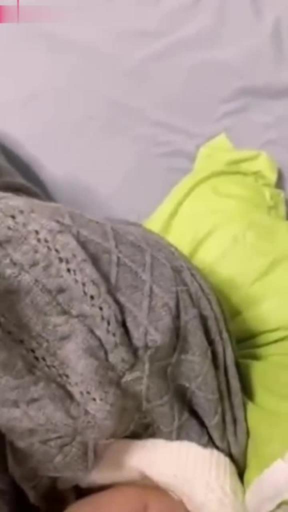济南姐弟乱伦事件！高中弟弟死缠烂打要和姐姐玩双人游戏！ 预览截图 5