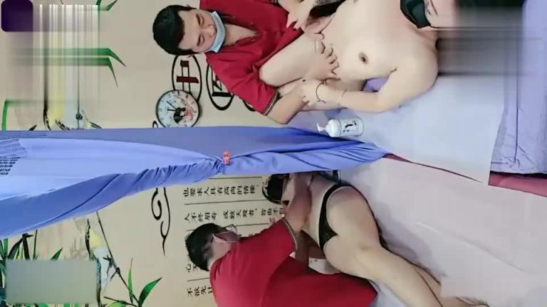【激情养生馆】扣逼揉奶勾引女顾客,最终成就淫乱多体位激情5P 预览截图 1