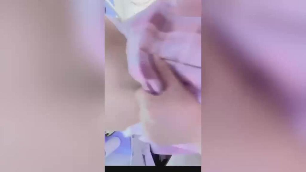 乱伦萝莉亲妹,串通妹妹忽悠爸妈和妹妹玩师生扮演疯狂操妹妹 预览截图 10