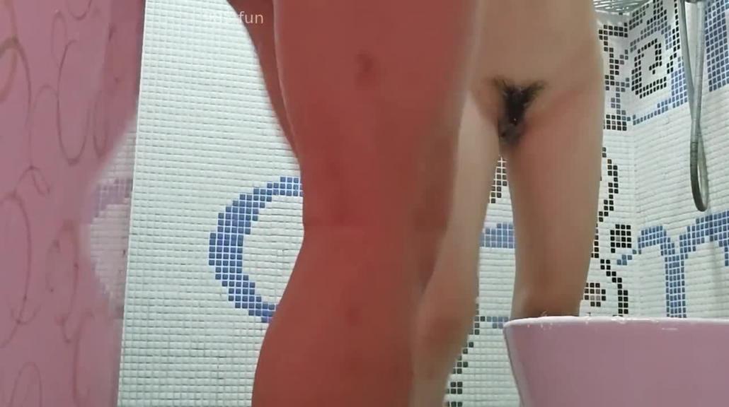 【五一假期淫乱亲妹】妹妹放假回来让我去车站接她,我却带她去情趣酒店开房了,没想到妹妹比我还饥渴,迫不及待洗澡上床诱惑我,骑乘女上位疯狂榨精内射! 预览截图 4