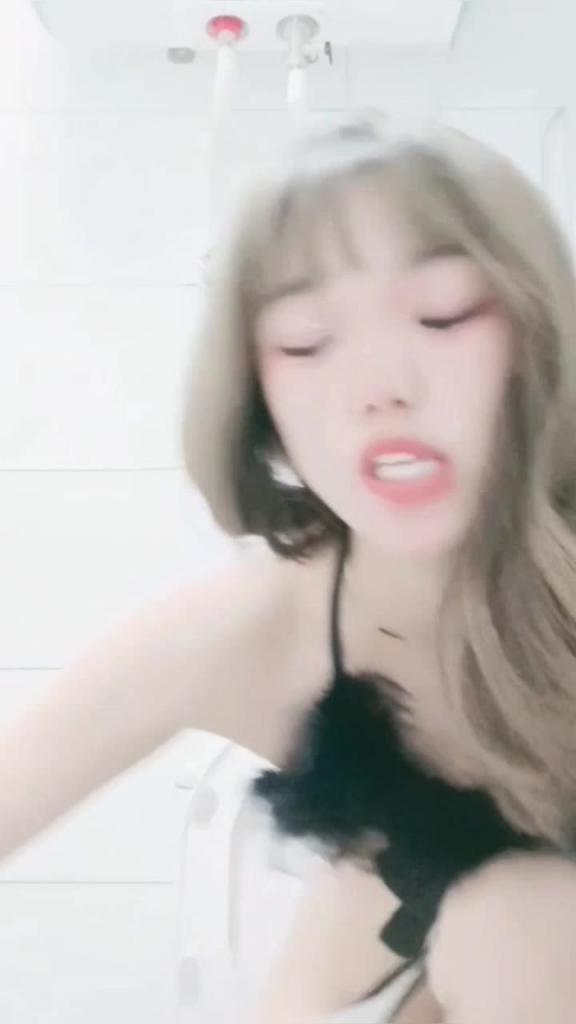 极品纯欲艺校美少女七七火辣脱衣舞一字马插逼自慰反差 预览截图 5