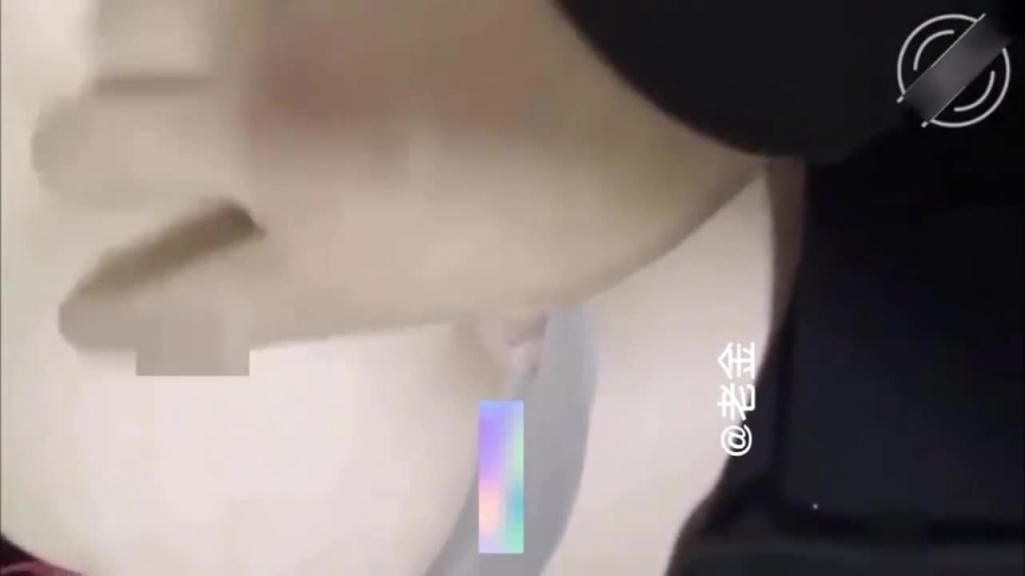 猥琐胖舅舅灌醉学生外甥女乱伦,把侄女骗到旧房子强暴。 预览截图 1