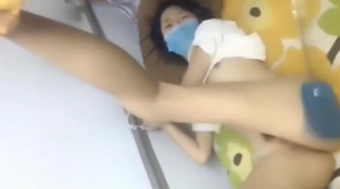 交友不慎学生妹被社会男绑起来弄 预览截图 10