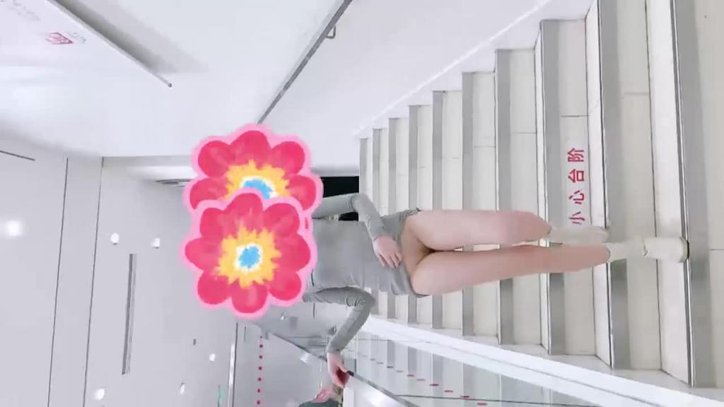 白虎女神【露娜娜】户外各场所露出 勾引陌生人啪啪. 预览截图 5