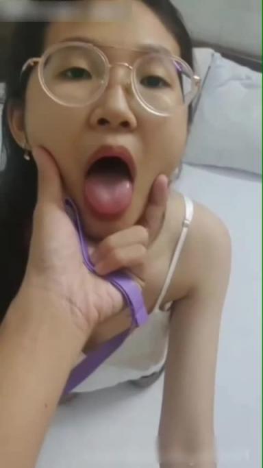 三观炸裂【下班回家发现好兄弟在操女友】好兄弟拒绝停止操逼,最后两人一起操女友 预览截图 6