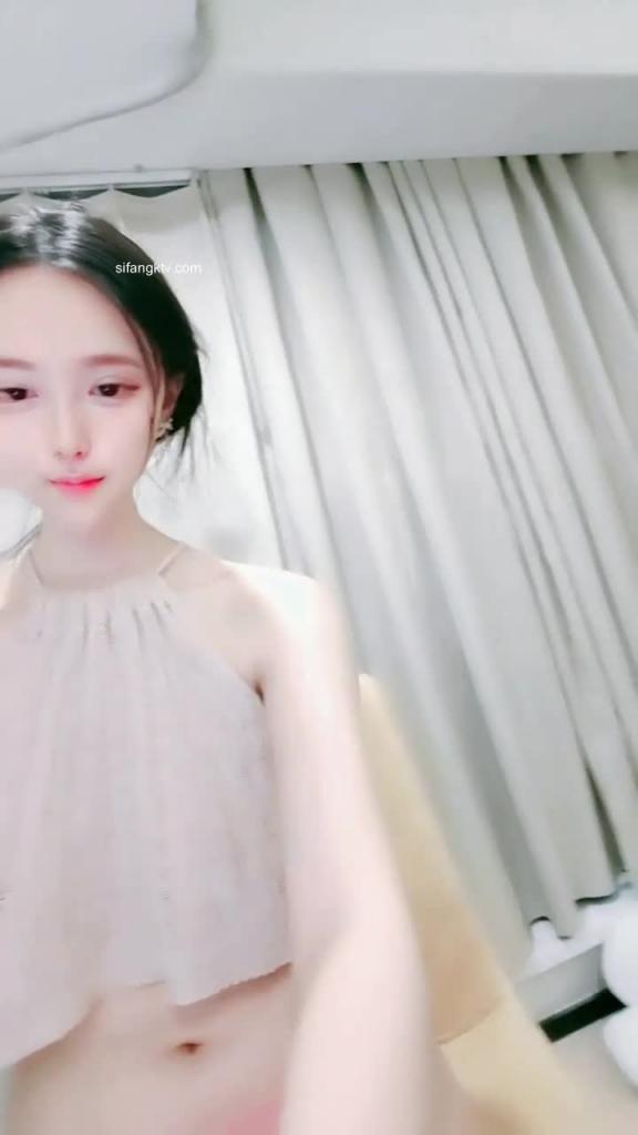 05年巨乳小萝莉自慰大秀 预览截图 6
