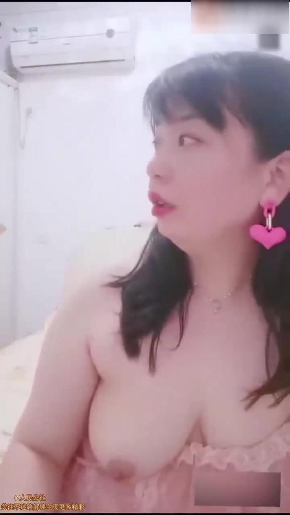 母子乱伦,调教风骚老妈 预览截图 7