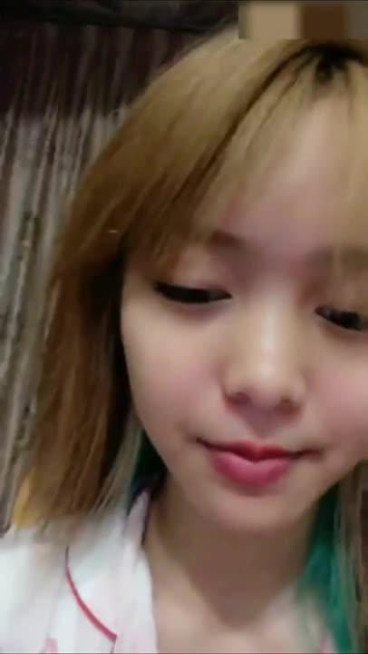 乱伦精选 骚货姐姐趁妈妈弟弟熟睡淫荡自慰偷偷拍妈妈骚穴舔弟弟小鸡鸡喂弟弟吃奶子 预览截图 12