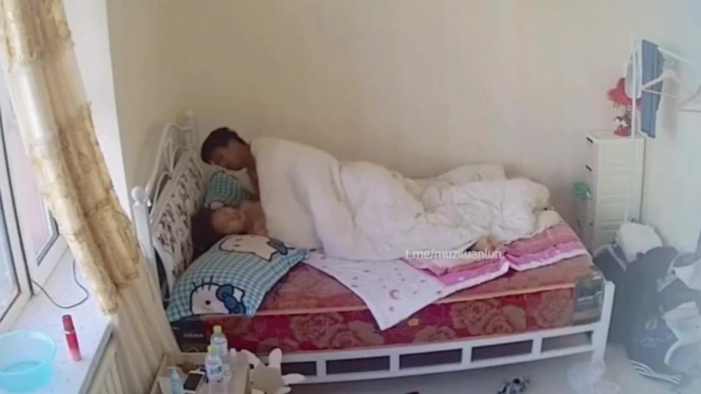 真实母子乱伦 沈阳康平县 王淑霞 背着老公和儿子在家乱伦 预览截图 9