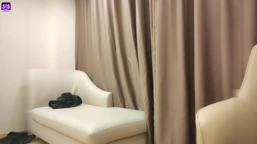 175车模小姐姐,黑丝美乳大长腿69掰穴完美展示 预览截图 3