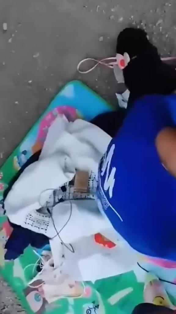 最新母子乱伦被曝光~美艳妈妈和技校儿子户外桥洞啪啪乱伦 预览截图 5