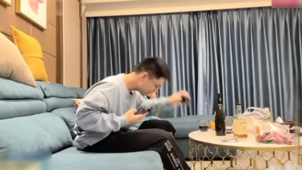 酒吧搭讪高冷御姐~智斗一番成功灌醉 预览截图 2