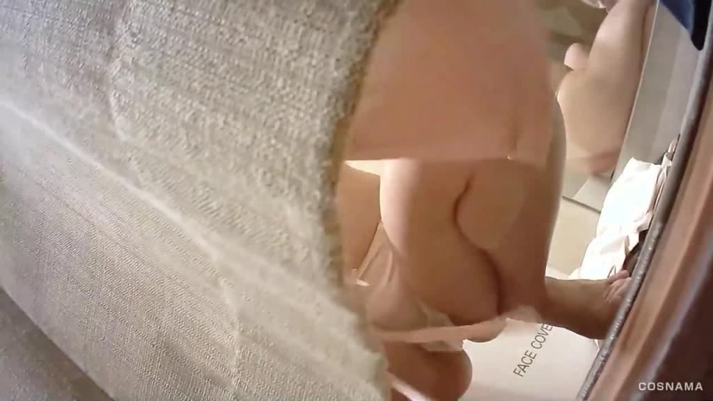 [萝莉巨乳]试衣间缝隙偷拍波涛汹涌的美少女 预览截图 10