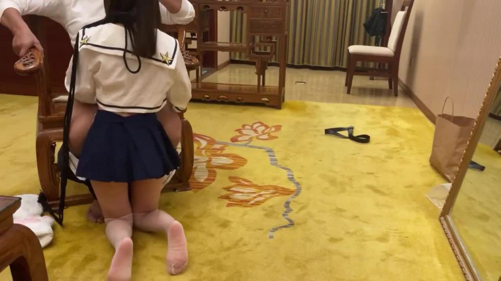 调教眼镜馒头逼学妹,上位摇晃拔出来一瞬间精液也随之流出 预览截图 1