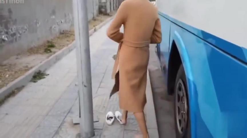 【北京天使】户外全裸露出任务 预览截图 1